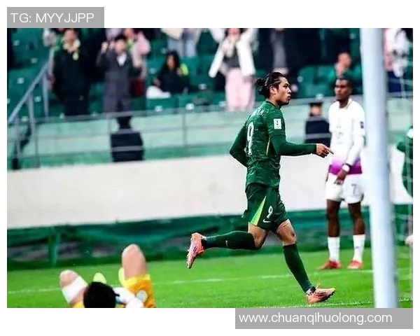 当足球明星因犯规被罚下场后球队如何应对与调整战术策略 当足球明星因犯规被罚下场后球队如何应对与调整战术策略