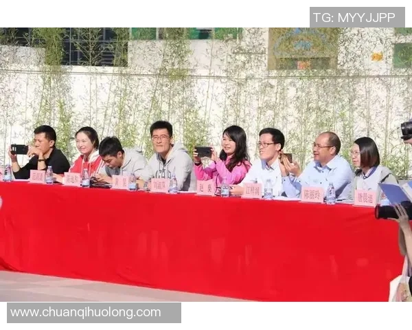 足球传奇球星魅力横幅挂画展现无限风采，点燃激情与荣耀之梦